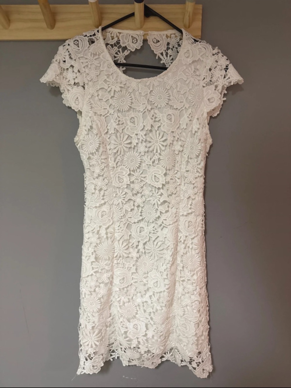 Lulu's White Floral Lace Cap-Sleeve Dress